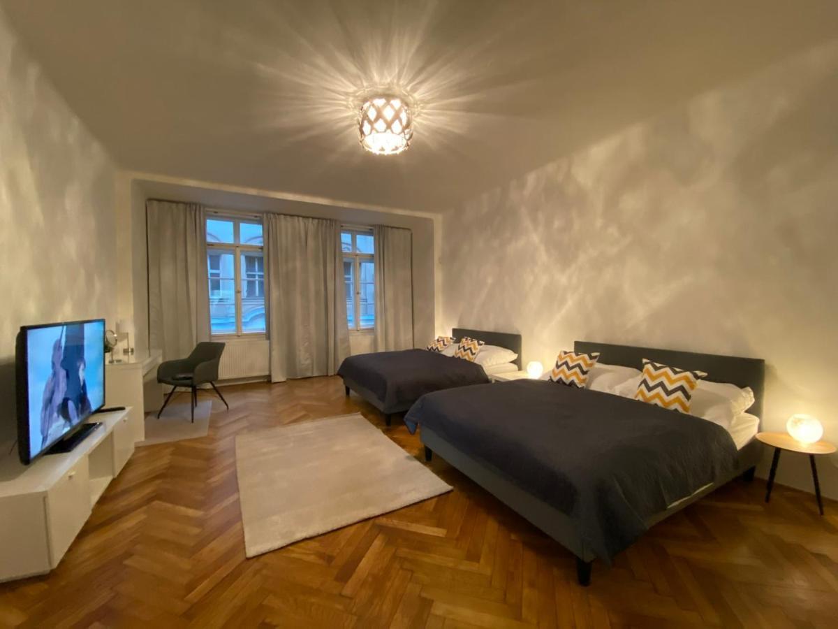 Spacious On Wenceslas Square Apartamento *
